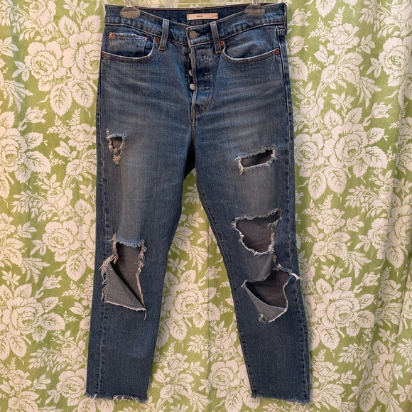 🏝️Big $10 Sale!🏝️👖 Levi’s distressed Wedgie Jeans 👖 - Picture 5 of 8